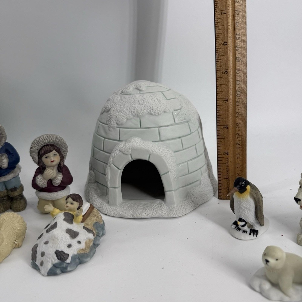 House Of Lloyd Christmas Around The World Arctic Nativity All In Tact Box - Picture 15 of 16